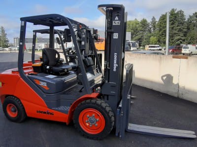 Diesel gaffeltruck D3500 levering til selskapet "GRAANUL INVEST"